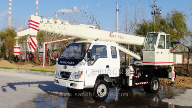 點(diǎn)擊查看詳細(xì)信息<br>標(biāo)題：8噸汽車(chē)吊 閱讀次數(shù)：3295