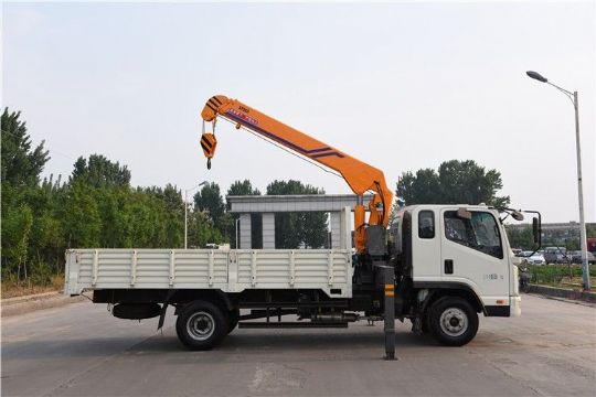 點擊查看詳細信息<br>標(biāo)題：5噸凱馬隨車吊3節(jié)臂 閱讀次數(shù)：2912