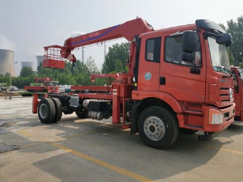 點(diǎn)擊查看詳細(xì)信息<br>標(biāo)題：6.3噸大運(yùn)隨車吊 閱讀次數(shù)：1949